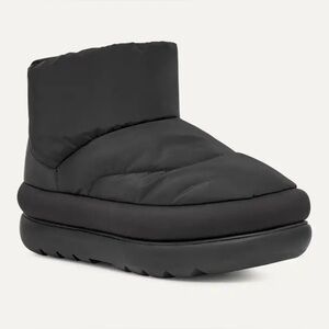 UGG Classic Maxi Mini boots in black — size 8